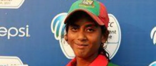 28011 Kubra with her player of the match award