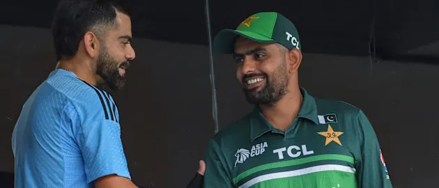 Virat-and-Babar-handhska