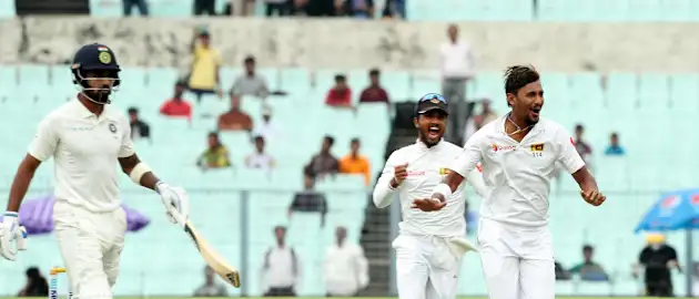 Suranga Lakmal got the ball rolling rightaway, getting one to nip away from Rahul to catch his outside edge, for a simple catch to Dickwella off the very first ball of the innings