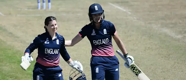 Tammy Beaumont, Sarah Taylor