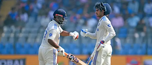 Shubman Gill and Rishabh Pant in the middle of a crucial stand