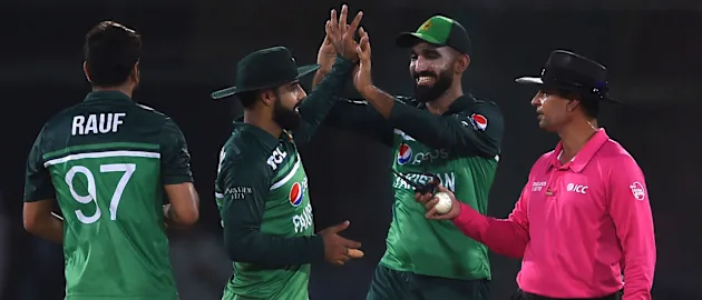 Pakistan-lose-top-ranking