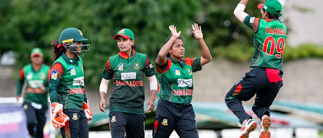 Bangladesh celebrations as Bangladesh's Ritu Moni bowls Papua New Guinea's Konio Oala for 11.