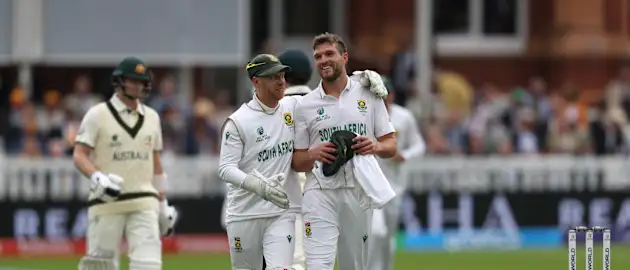  Kyle Verreynne chats with Wiaan Mulder