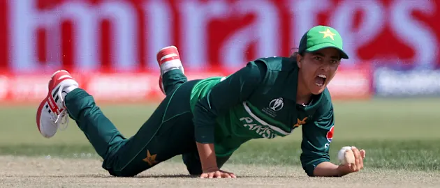 Ghulam Fatima of Pakistan takes a catch to dismiss Laura Wolvaardt of South Africa during the 2022 ICC Women's Cricket World Cup match between Pakistan and South Africa at Bay Oval on March 11, 2022 in Tauranga, New Zealand.