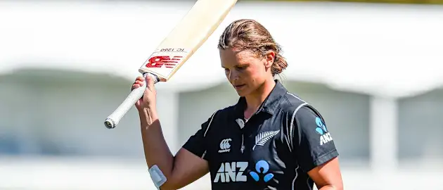 Suzie Bates scored a 97-ball 89 to help New Zealand post 310/5