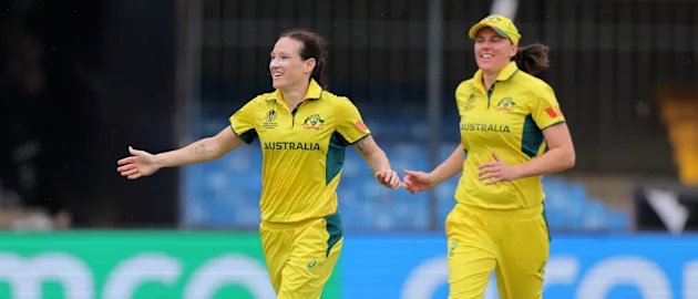 Schutt dismisses Wolvaardt early | CWC25