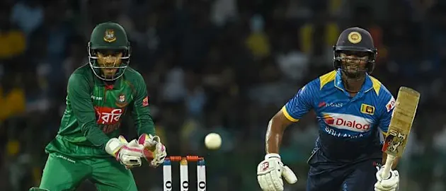 Asela Gunaratne ably supported Kusal Perera after the openers were dismissed