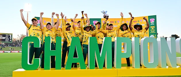 Proteas Women celebrating the 4-1 T20I series win against India in Benoni (CSA)