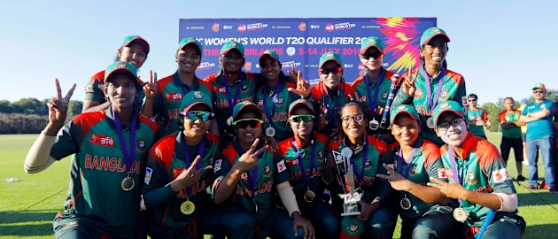 Bangladesh capt Salma Khatun with teammates poses with the trophy as the Bangladesh Team qualifies for T20 World Cup, Final, ICC Women's World Twenty20 Qualifier at Utrecht, Jul 14th 2018.