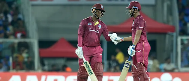 Lendl Simmons and Shimron Hetmyer put on a crucial partnership