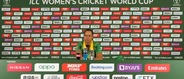 Post-Match-South-Africa-Chloe-Tryon-22-03-2022_Moment