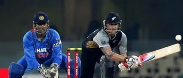 37710 Brendon McCullum reverse sweeps during his match-winning 91