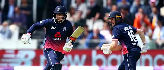 A brisk ﻿﻿140-run stand for the third wicket between﻿ Joe Root and Eoin Morgan took England from 60/2 to 200/3.