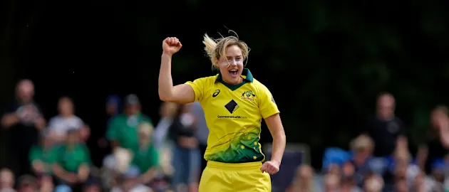 Ellyse Perry's seven-wicket haul set up a 194-run win.