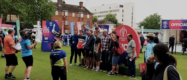 Lord's-fan-village-article-pic-hanshtag-high-five-merch