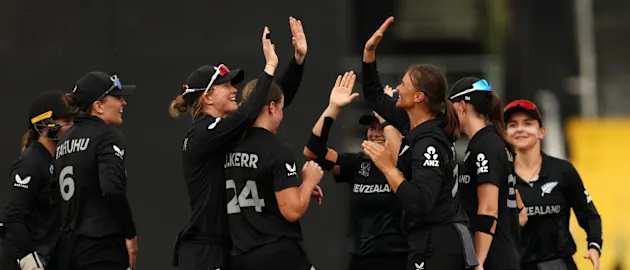 Pakistan lose both the openers against New Zealand | Powerplay Highlights | CWC25