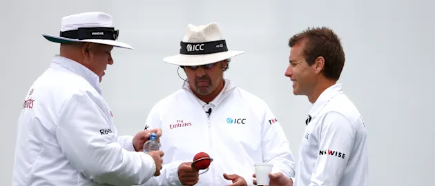 Umpire Richard Illingworth (C) tests the ball with Steve Davis (L) and Chris Gaffaney (R) during day four of the Second Test match between New Zealand and Sri Lanka at the Basin Reserve on January 6, 2015 in Wellington, New Zealand
