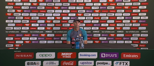 Pre-Match-Pakistan-coach-David-Hemp-10-03-2022_Moment