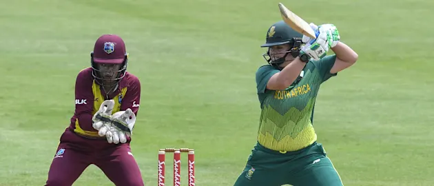 Merissa Aguilleira watches Dane van Niekerk drive into the off-side