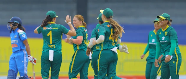 Nadine de Klerk Celebrate Wicket (3)