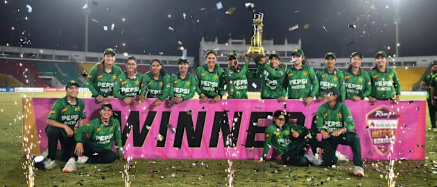 Pakistan women's team with T20I series trophy 