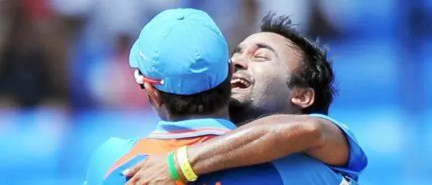 22947 Amit Mishra picked up crucial wickets