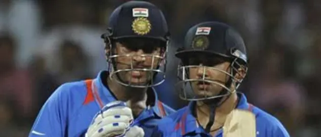 23909 dhoni_gambhir july10 2011