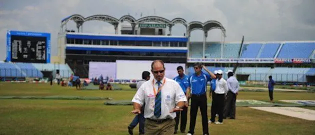 72379 Match referee Andy Pycroft leaves the gr