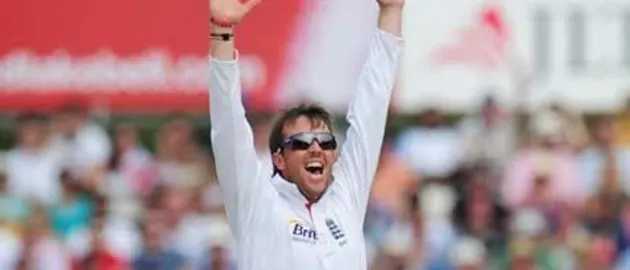 25251 graeme swann oct11 2011