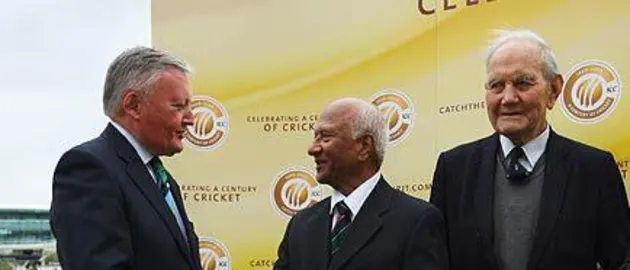 8985 RohanKanhaiandAlecBedser_434