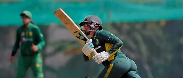 Mignon du Preez batting against Pakistan Women