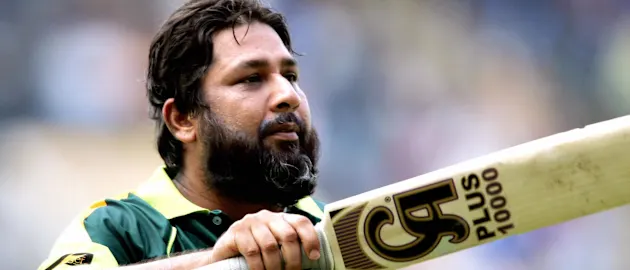 65263 Pakistani cricketer Inzamam-ul-Haq, who