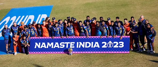 Players of Sri Lanka and Netherlands pose for a photo with the ICC Men´s Cricket World Cup Qualifier Trophy.