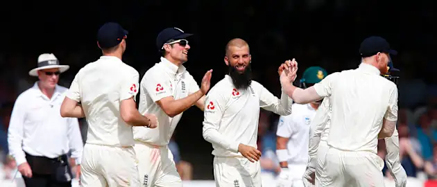 Mooen Ali, however soon got into the act picking up both the set batsman in quick succession, also picking up his 100th wicket in the process, to leave South Africa at an uncertain 98 for 3