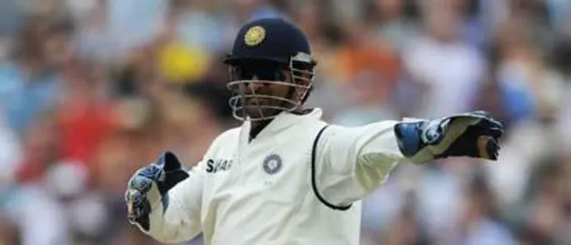 25776 dhoni sep13 2011