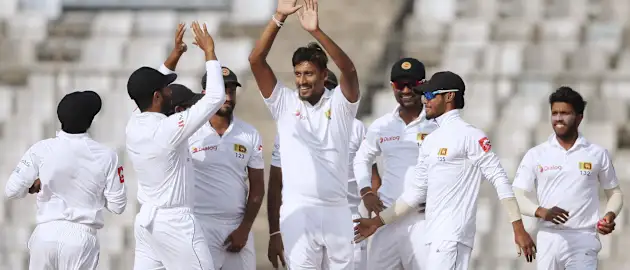 Suranga Lakmal led Sri Lanka's defence with two early strikes