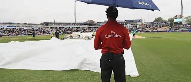 After Australia reached 53 for 3 in nine overs, rain interrupted play and forced abandonment