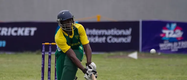 Ademola Onikoyi (Nigeria) executes a sweep shot