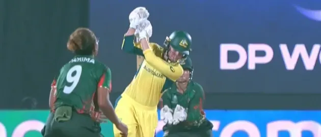 Litchfield goes aerial with a no-look six | CWC25