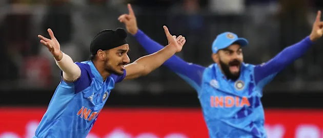 Arshdeep Singh and Virat Kohli of India appeal for the wicket of Rilee Rossouw of South Africa 1920x1080