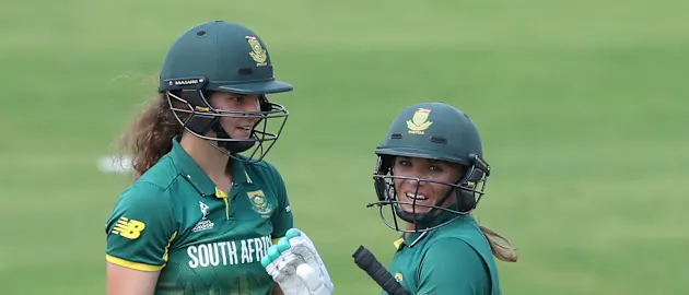 Laura Wolvaardt and Mignon Du Preez of South Africa