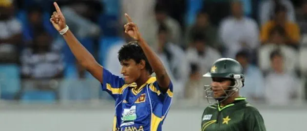 54116 Sri Lanka's pacer Suranga Lakmal (L) cel
