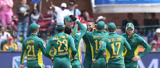 Wayne Parnell made early inroads at the top of the order scalping openers Niroshan Dickwella and Sandun Weerakkody