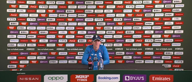 Pre-Match-England-Kate-Cross-13-03-2022_Moment