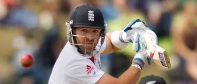 43620 Matt Prior in action