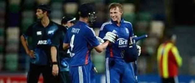 42836 Joe Root and Jonathan Trott celebrate the win