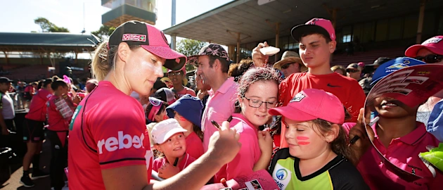 Ellyse Perry with young fans