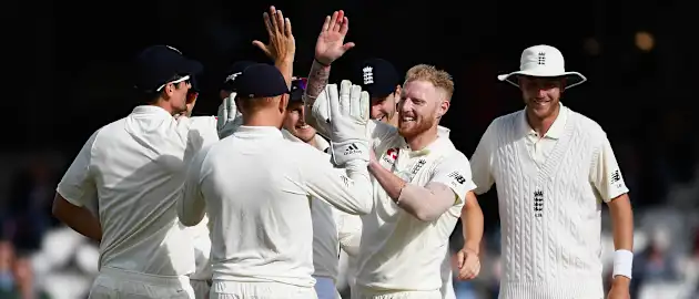 Ben Stokes struck twice. First he cleaned up Quinton de Kock and followed it by dismissing Faf du Plessis Leg before.