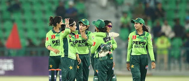 Ashmini Munisar lbw b Fatima Sana celebration 6